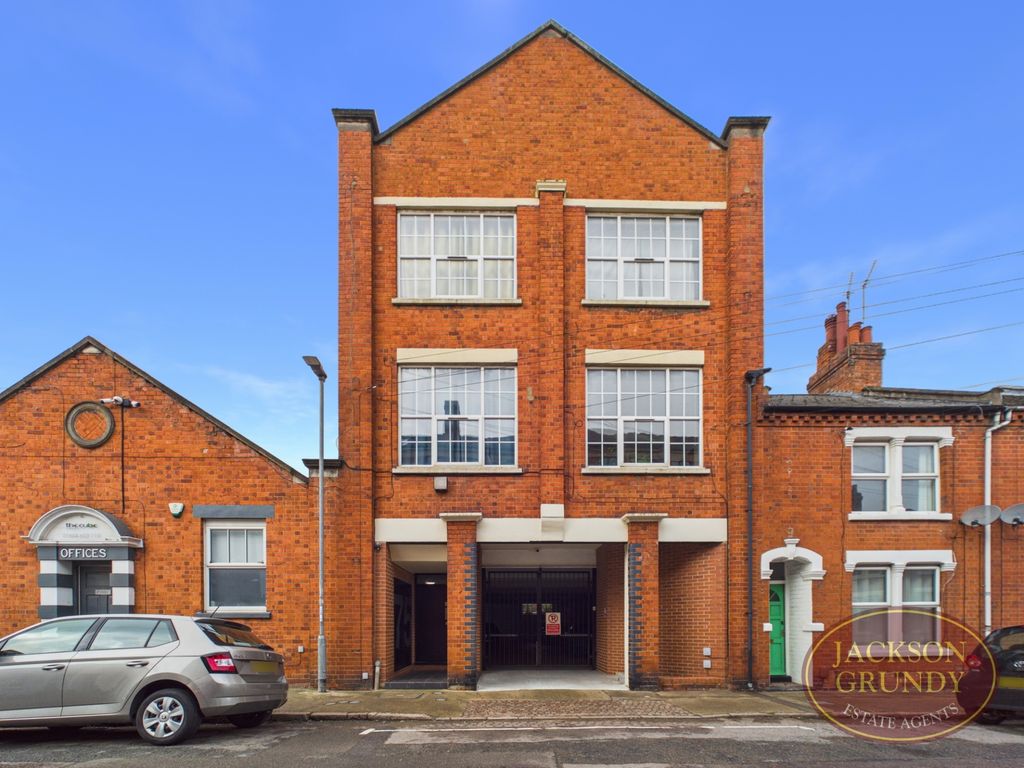 Property photo 1 of 17 Roe Road