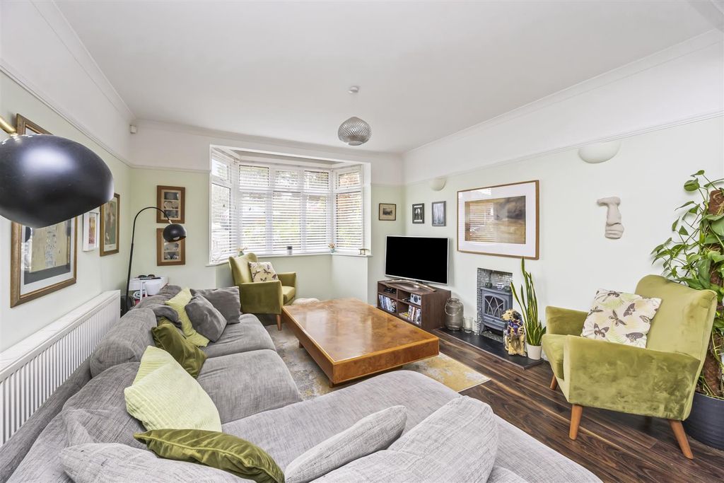 Property photo 2 of 22 Living Room