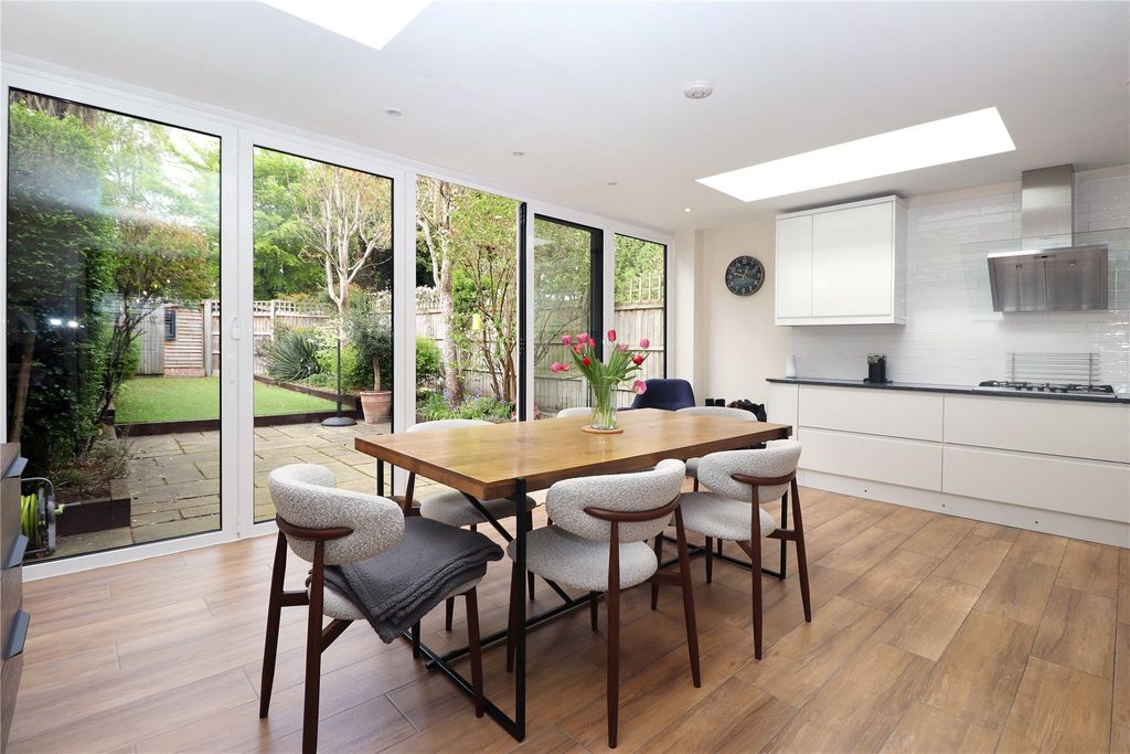 Property photo 2 of 28 Picture No. 23