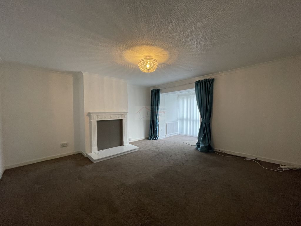 Property photo 3 of 17 Lounge A.Jpg