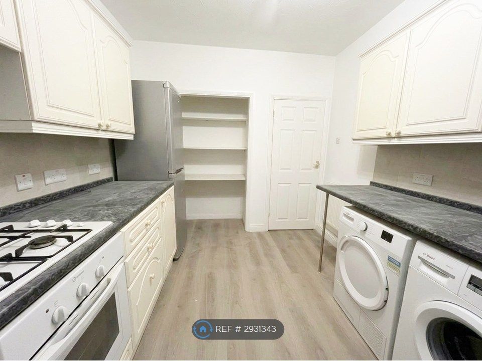 Property photo 3 of 14 Kitchen