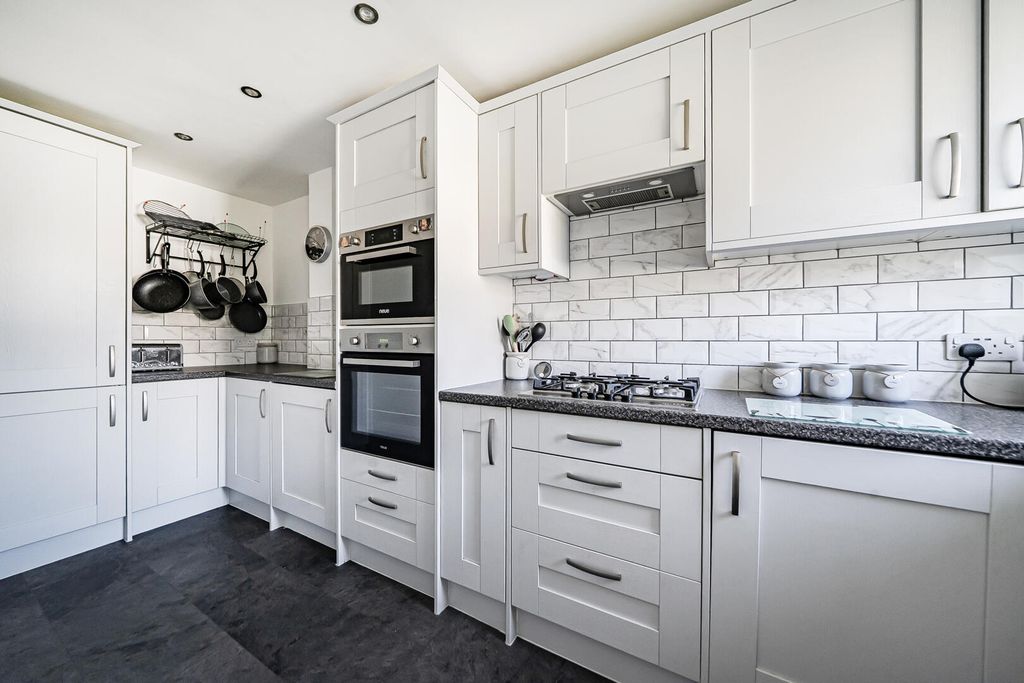 Property photo 2 of 17 Kitchen