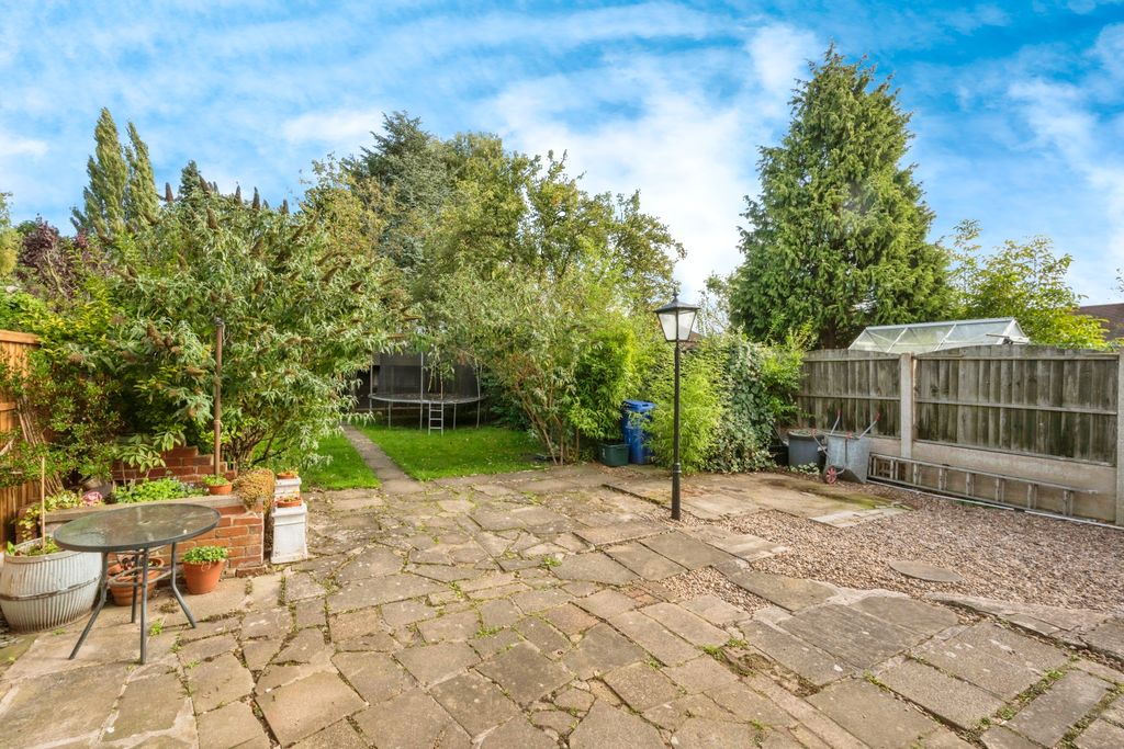 Property photo 2 of 18 Garden