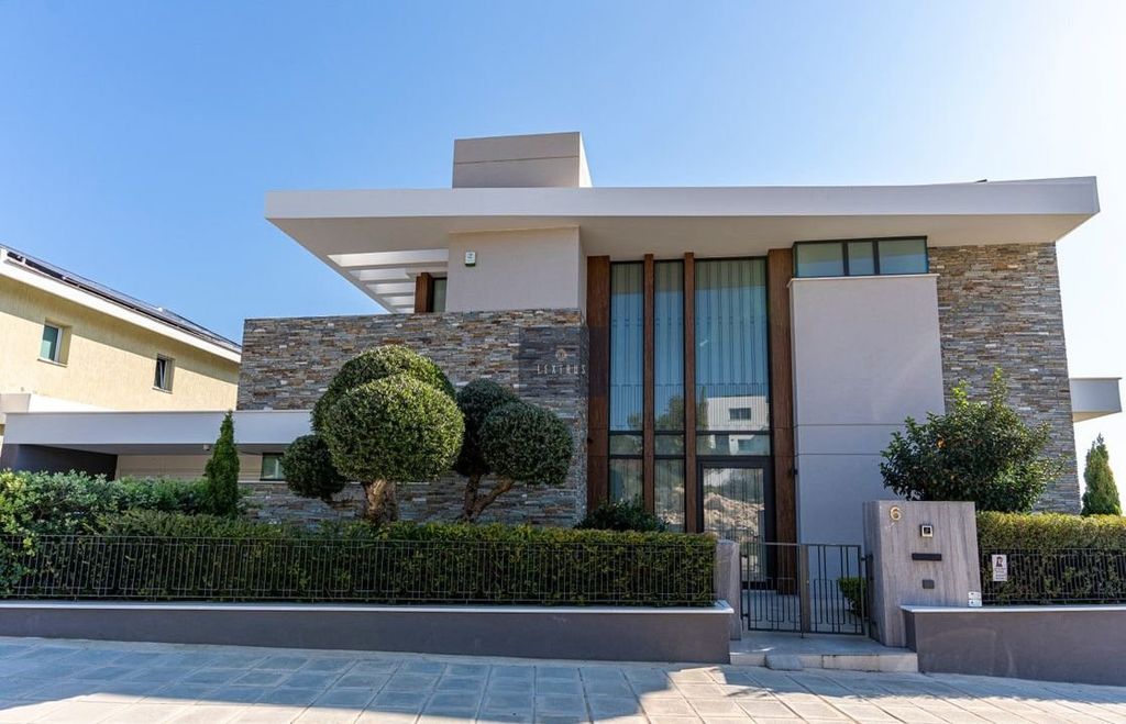 Property photo 3 of 34