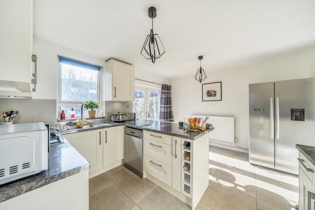 Property photo 2 of 19 Kitchen