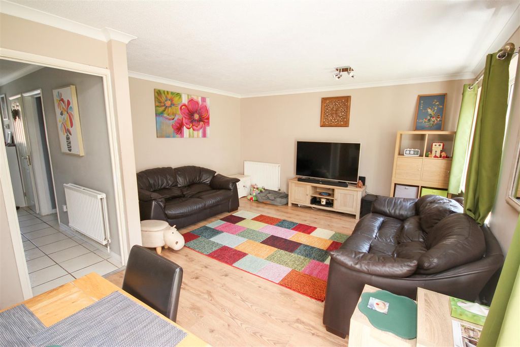 Property photo 3 of 10 Lounge 2.Jpg