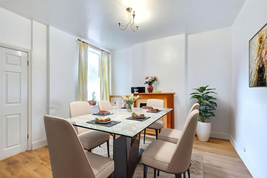 Property photo 3 of 16 Dining-Room - Dining Room - Standard - 8.Jpeg