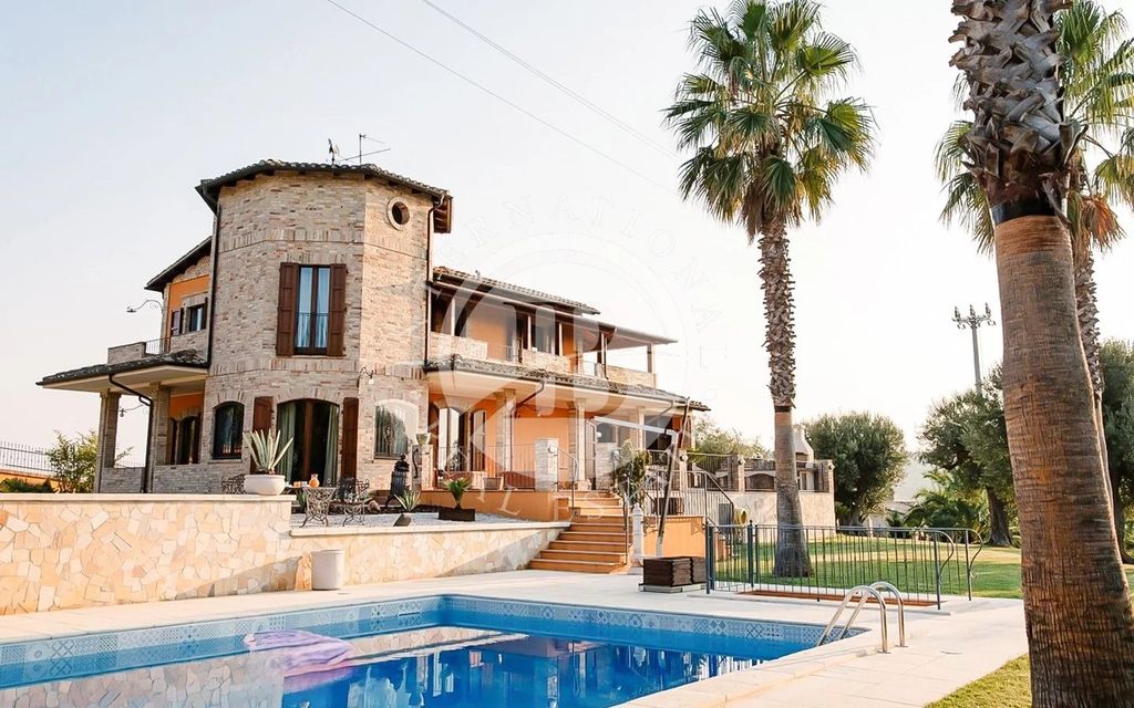 Property photo 2 of 27