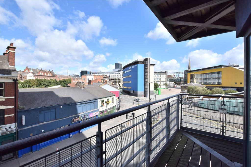 Property photo 3 of 11 Balcony