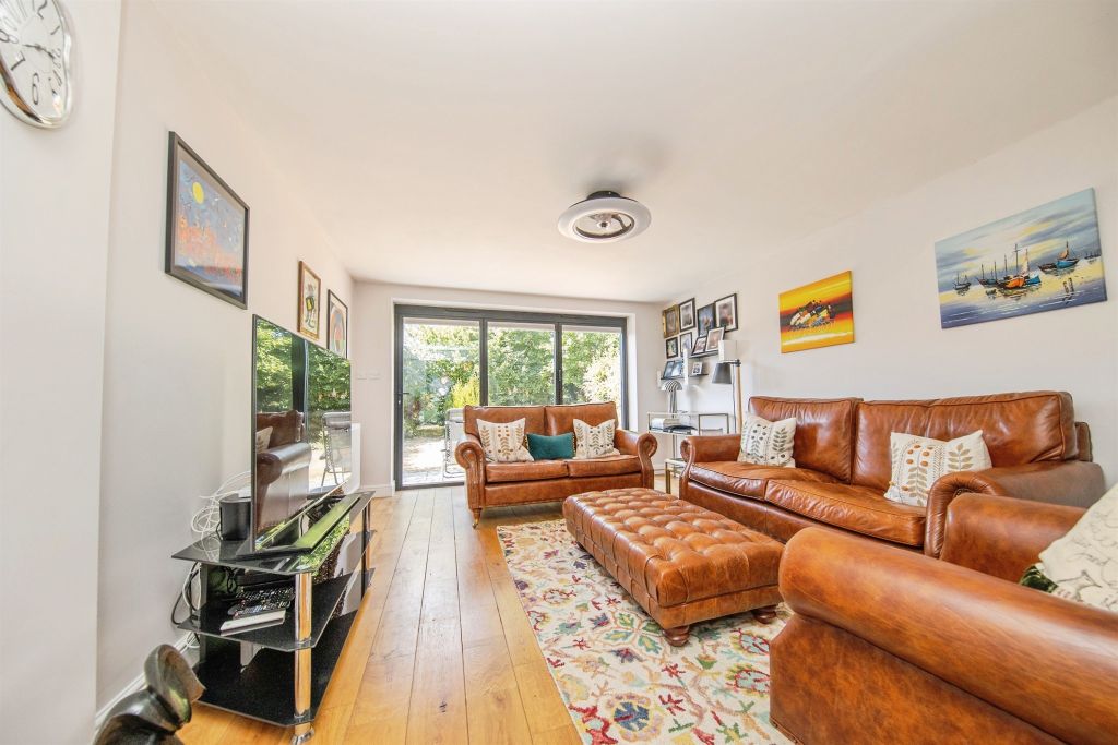Property photo 2 of 33