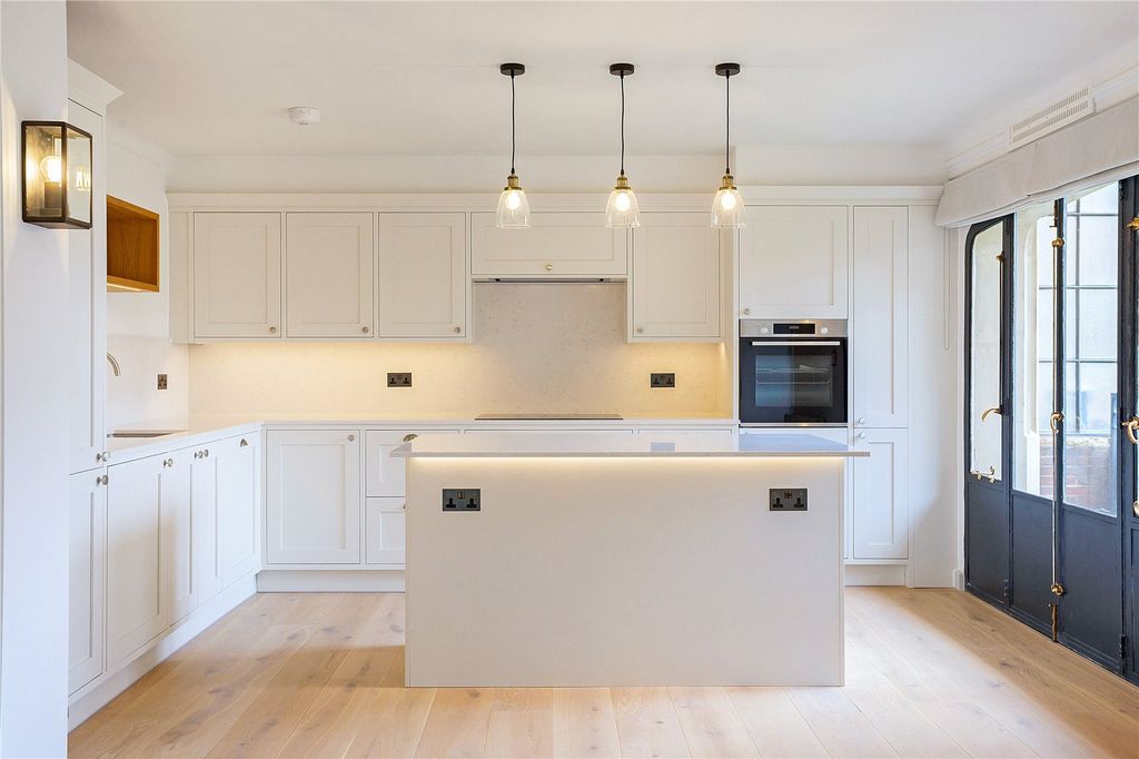 Property photo 2 of 12 Kitchen