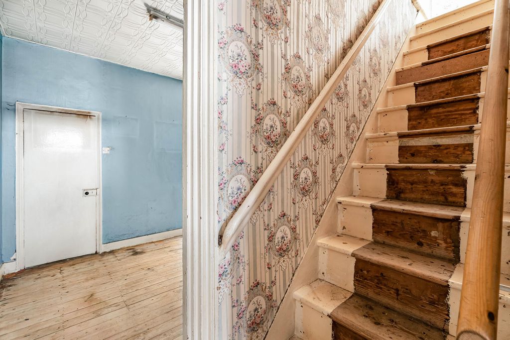 Property photo 2 of 23 Hallway