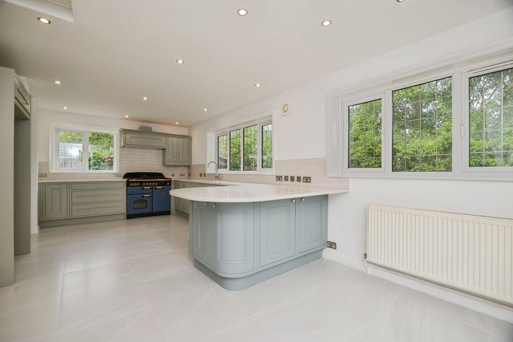 Property photo 2 of 33