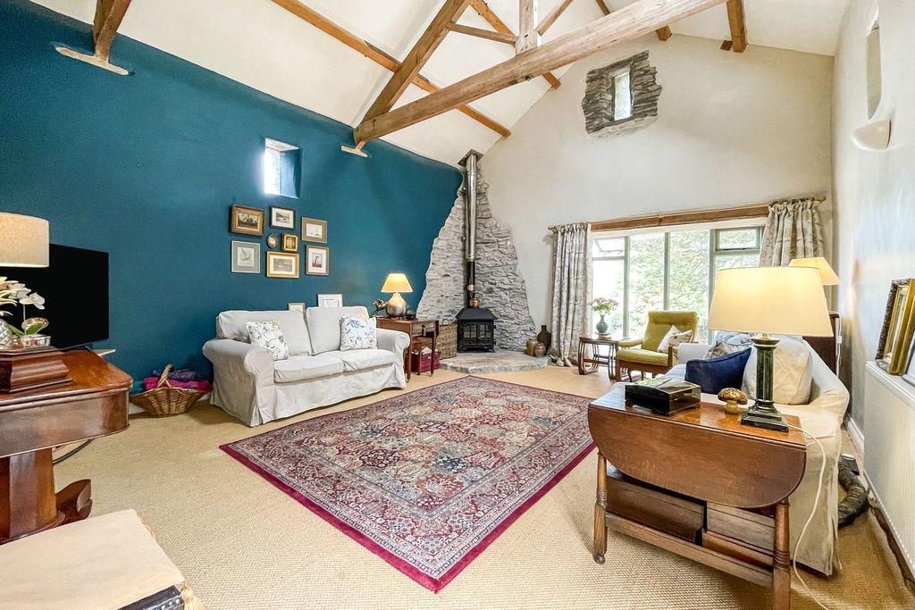 Property photo 2 of 35