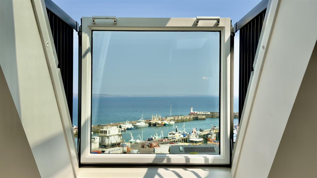 Property photo 3 of 35 Velux View From Studio