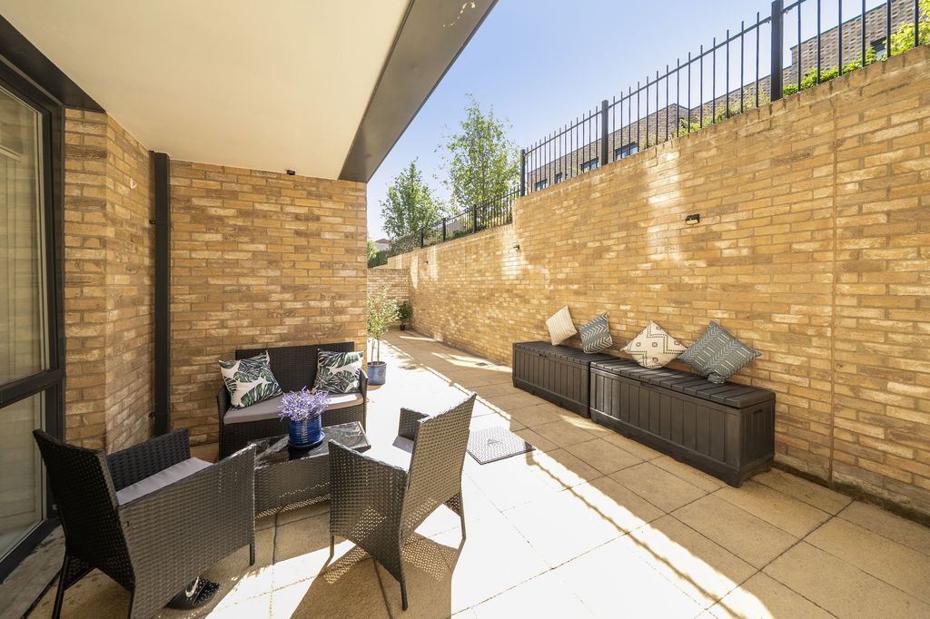 Property photo 2 of 22 Private Terrace