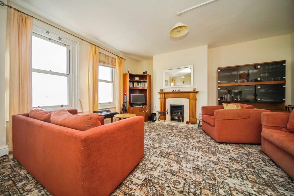 Property photo 3 of 14