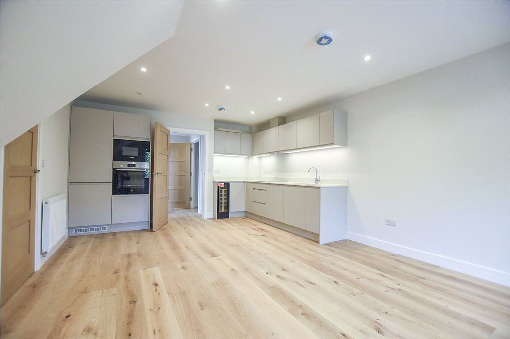 Property photo 2 of 9 Picture No. 25