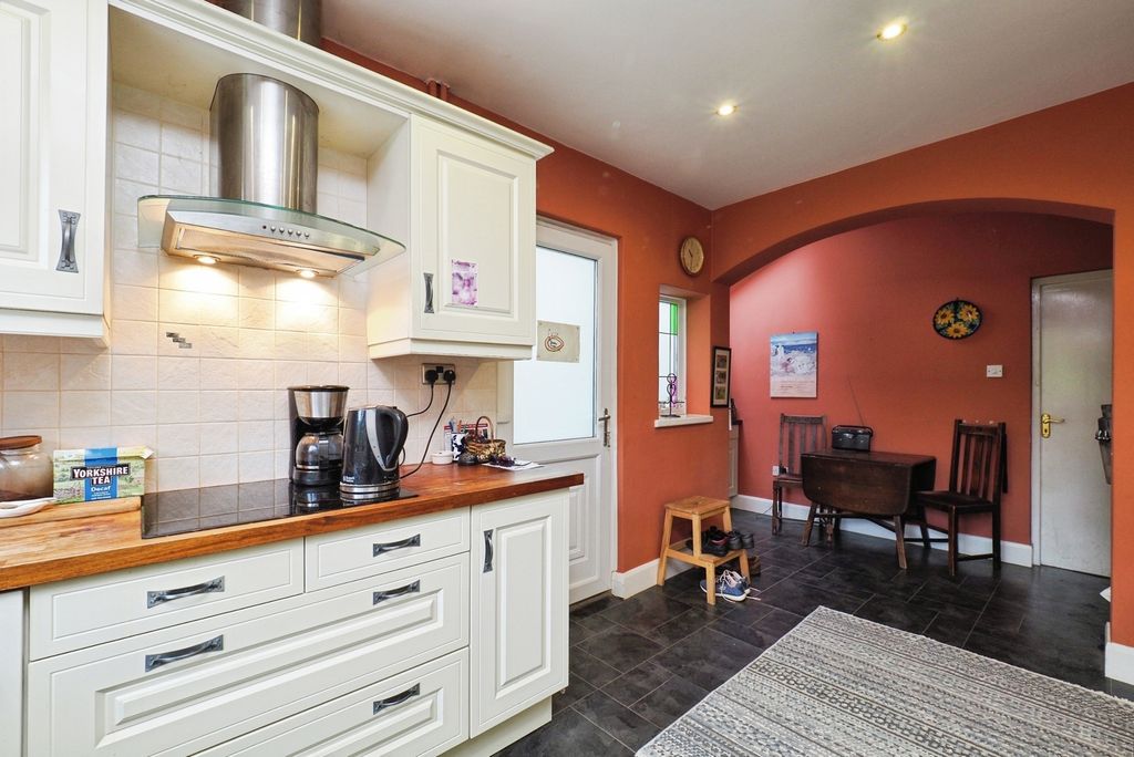 Property photo 2 of 17 Kitchen