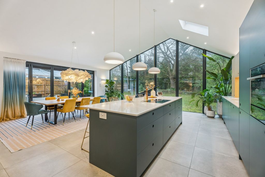 Property photo 3 of 18