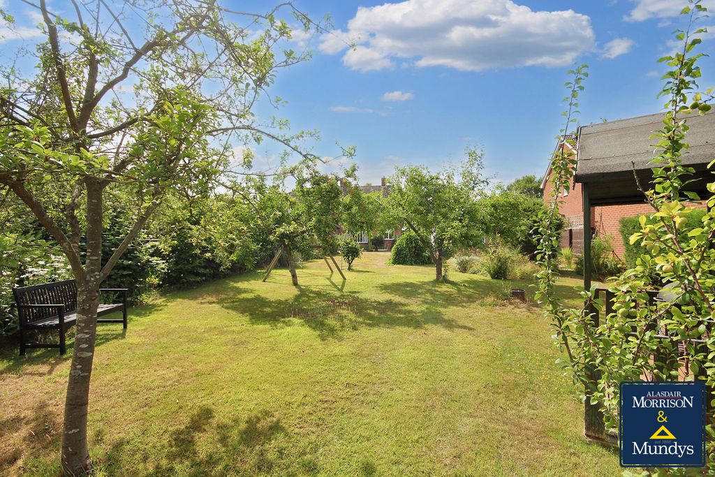 Property photo 2 of 16 Gardens