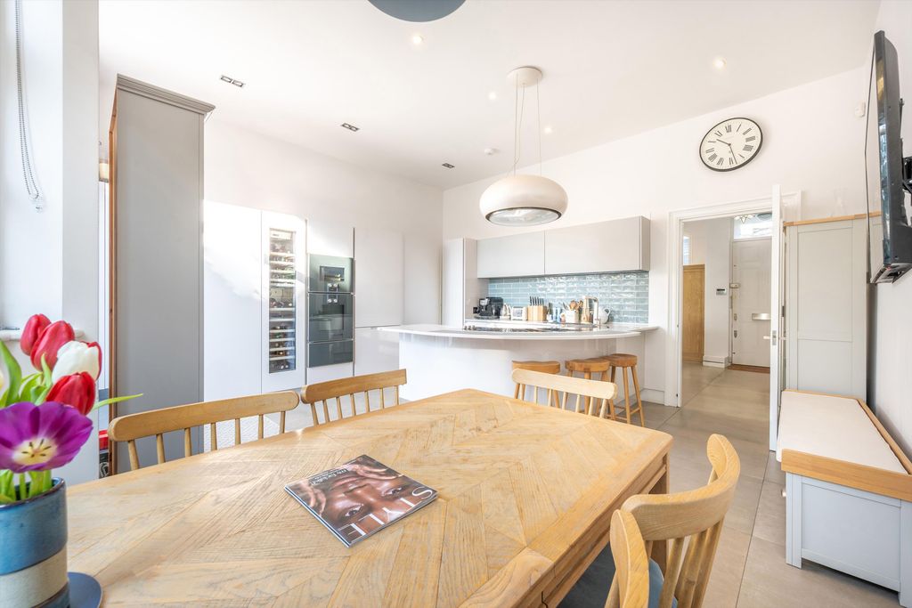 Property photo 3 of 14 Image