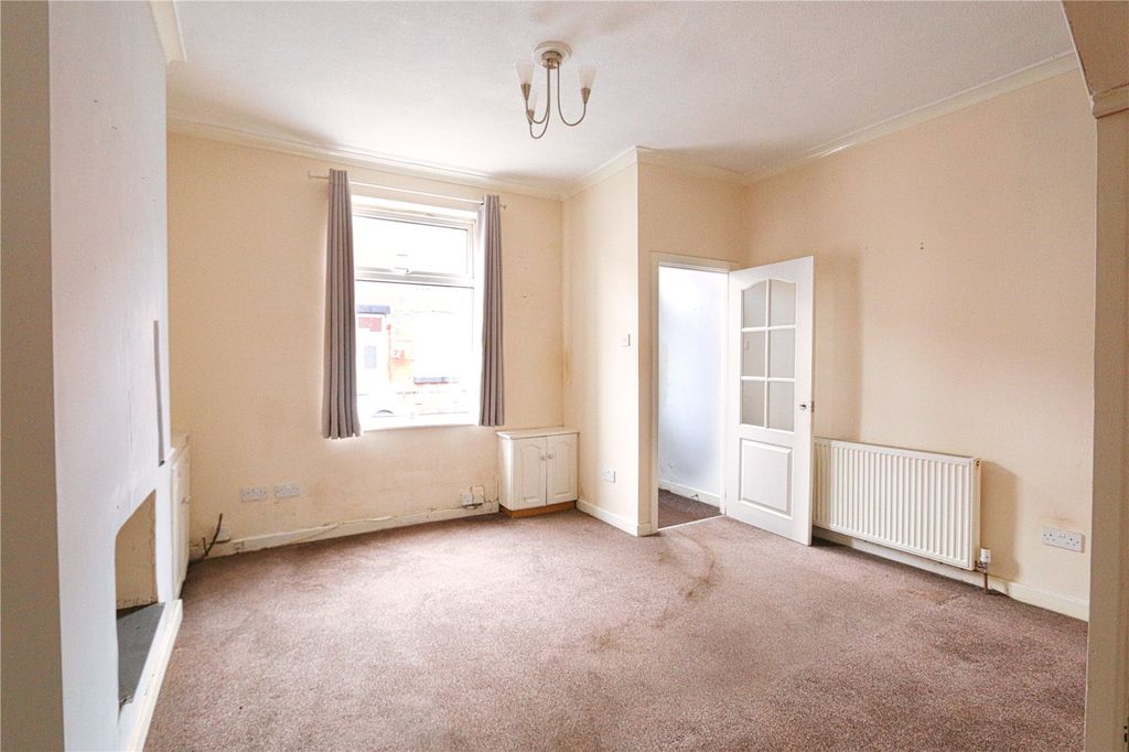 Property photo 2 of 12 Lounge