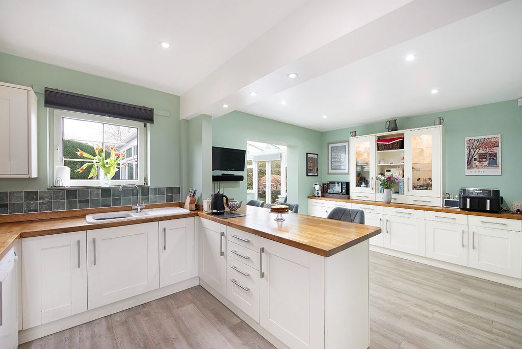 Property photo 2 of 20 4879812