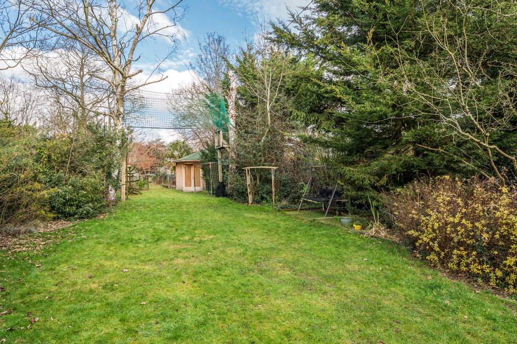 Property photo 2 of 21 Garden