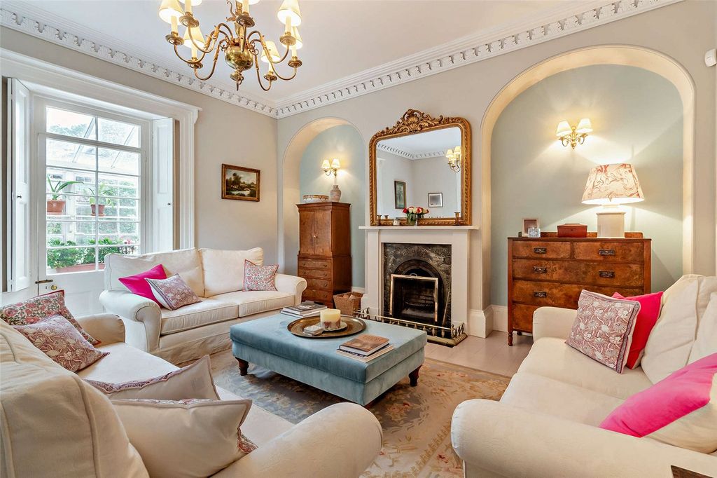 Property photo 3 of 38 Drawing Room