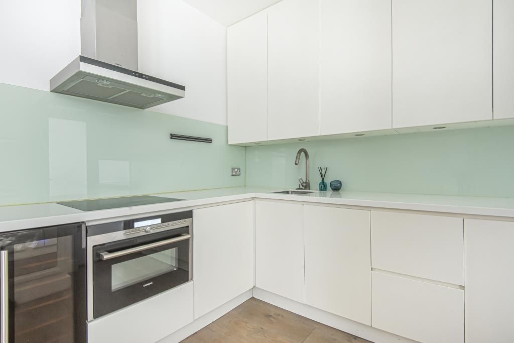 Property photo 3 of 10 Kitchen