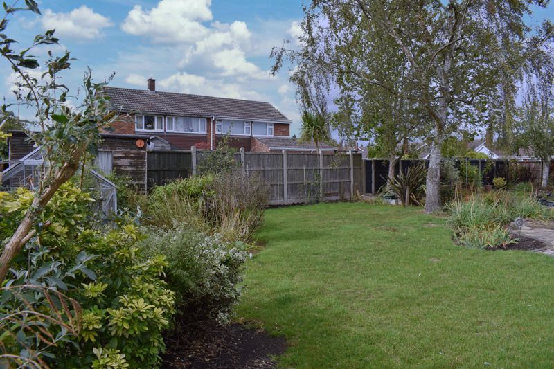 Property photo 2 of 11 Garden