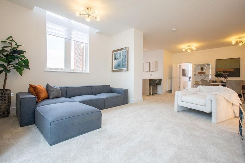 Property photo 2 of 12 104 Fernhurst