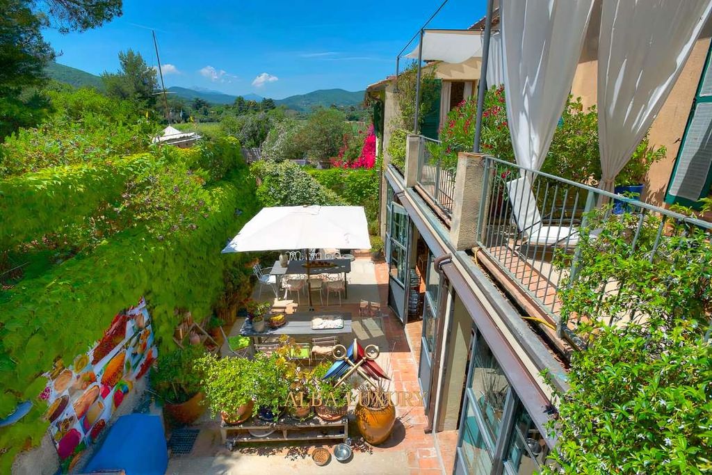 Property photo 3 of 18