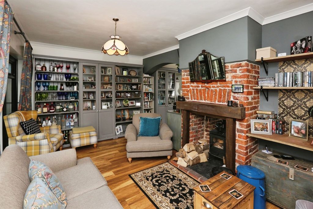 Property photo 2 of 18