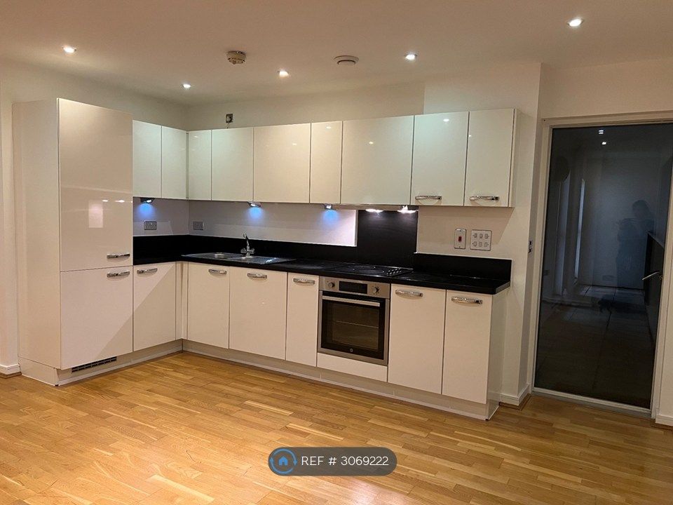 Property photo 3 of 9 Kitchen