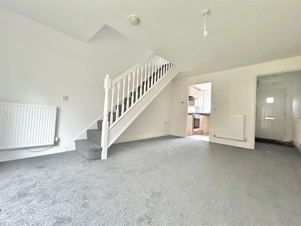 Property photo 3 of 9 Lounge.Jpg