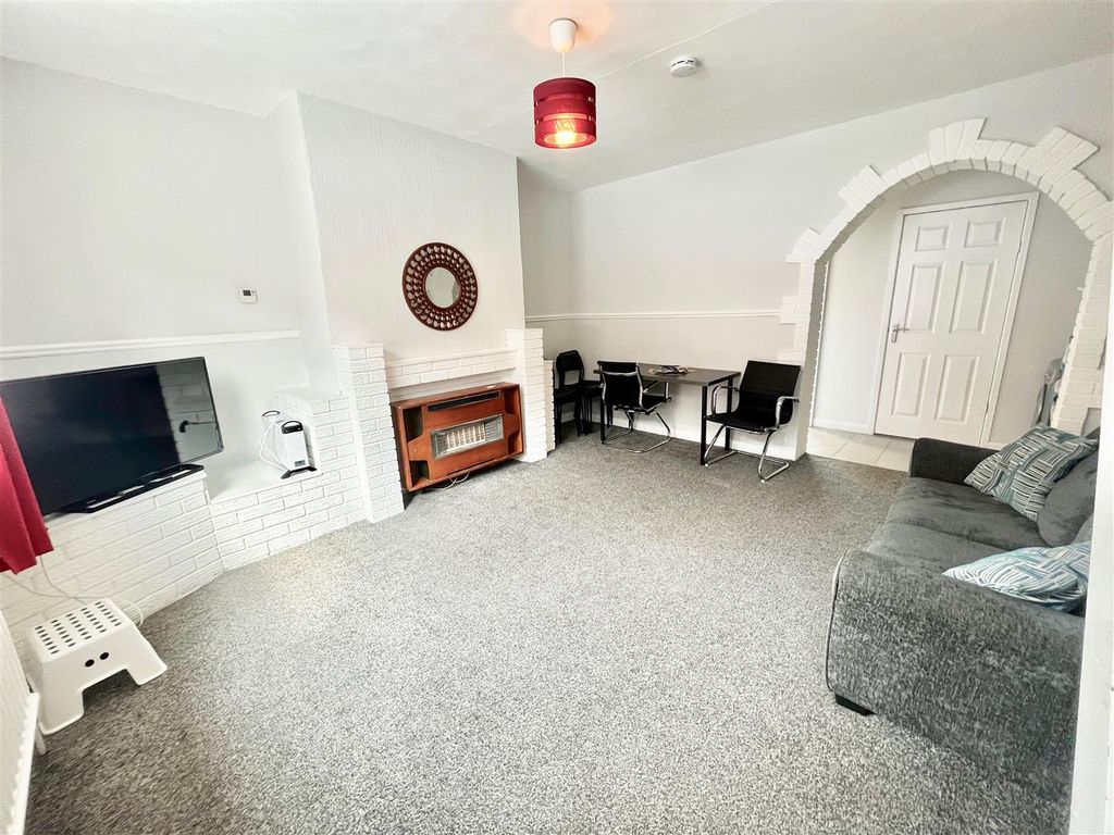 Property photo 2 of 10 Lounge