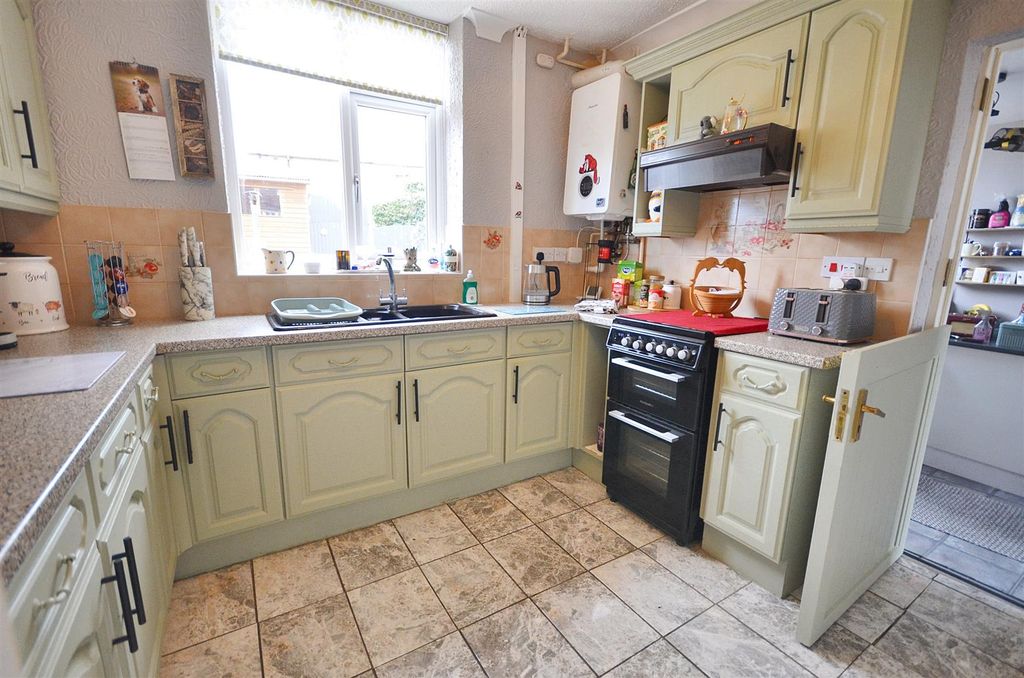 Property photo 3 of 16 Kitchen