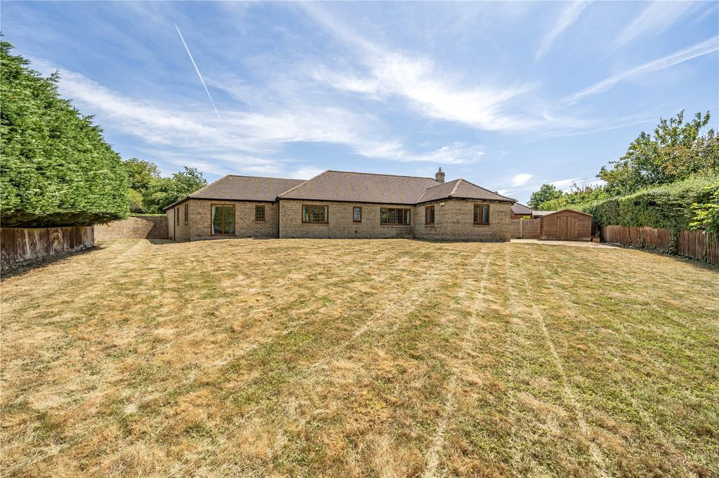Property photo 2 of 27 Picture No. 24