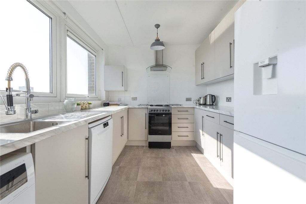 Property photo 2 of 16 Picture No. 34