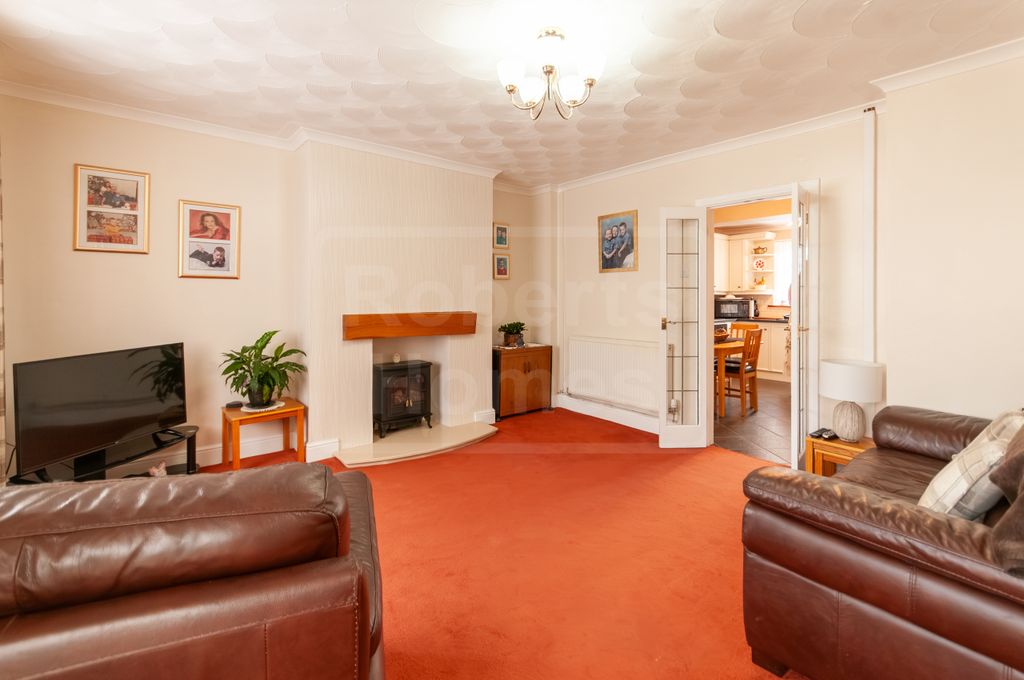 Property photo 2 of 23 Lounge