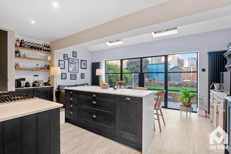 Property photo 2 of 16 Photo 11