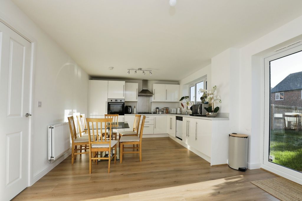 Property photo 2 of 15 Kitchen/Diner
