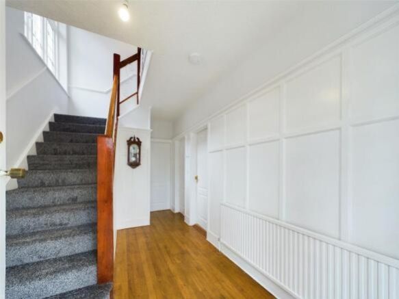 Property photo 2 of 13 112579_Qbe230052_L_Img_01_0000_Max_656x437