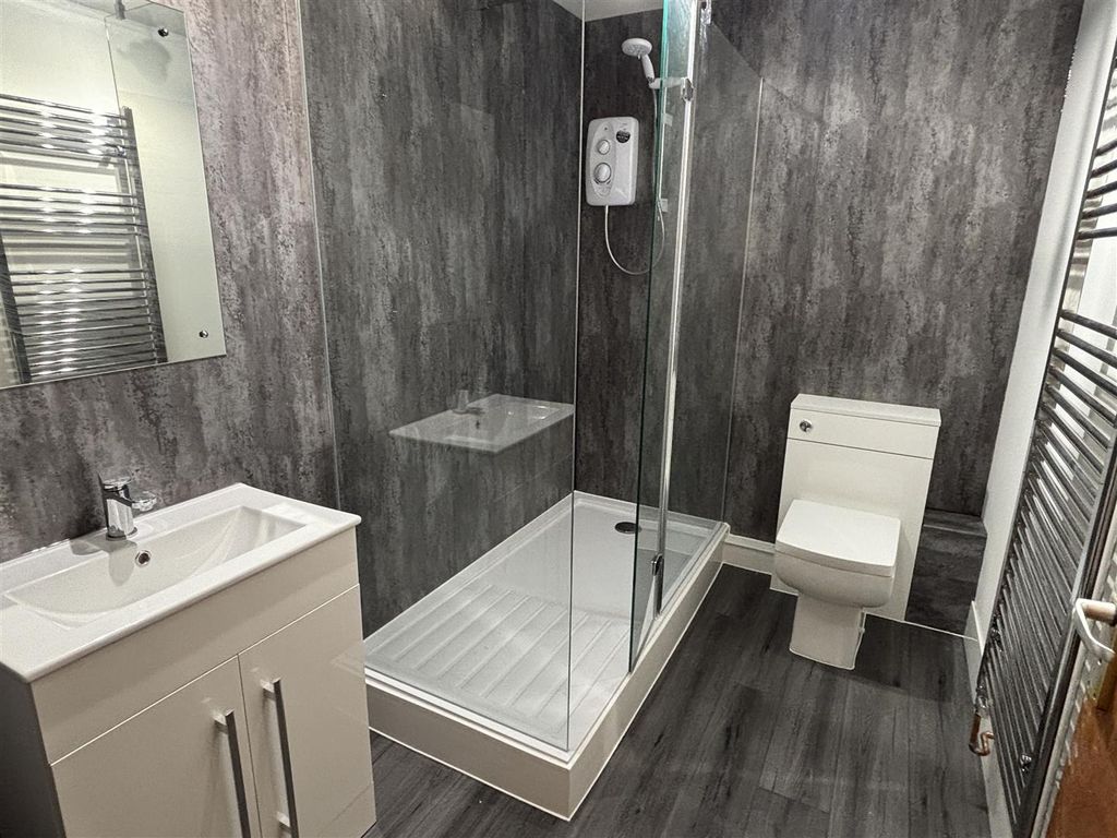 Property photo 2 of 11 Shower Room