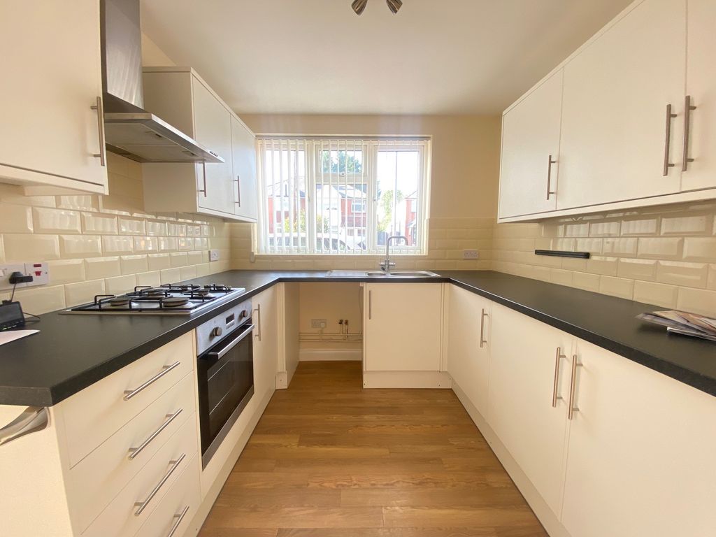 Property photo 2 of 10 Kitchen