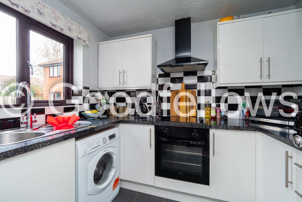 Property photo 3 of 8 Picture 3