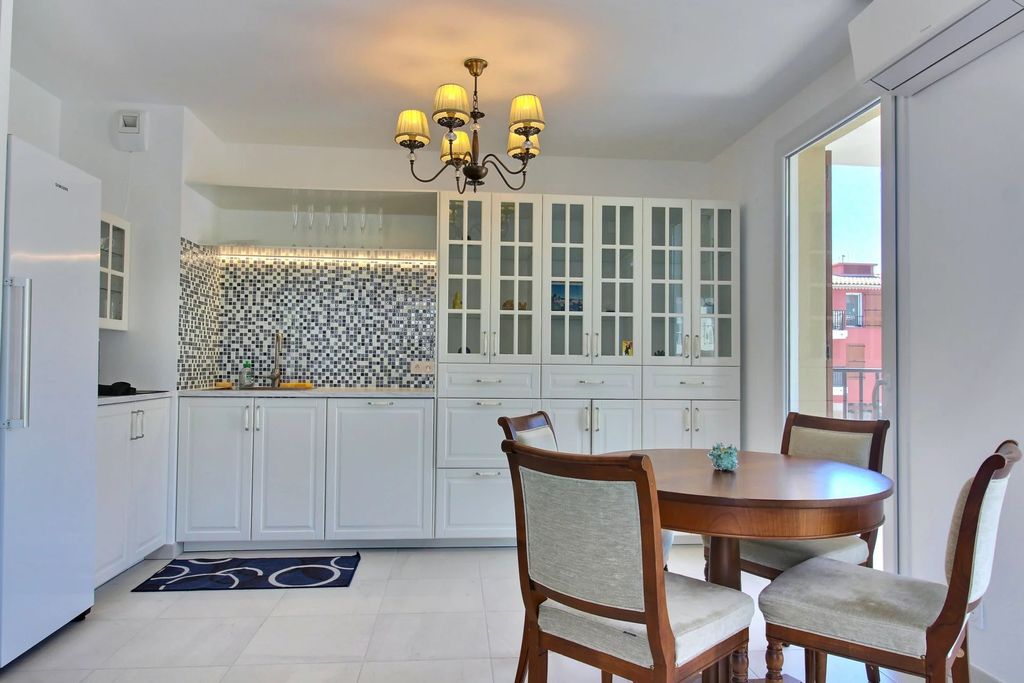 Property photo 3 of 14 E9E0023A398Ec0d8Cb90F8A6A403c706_E3A94E52Cb_1920-Big