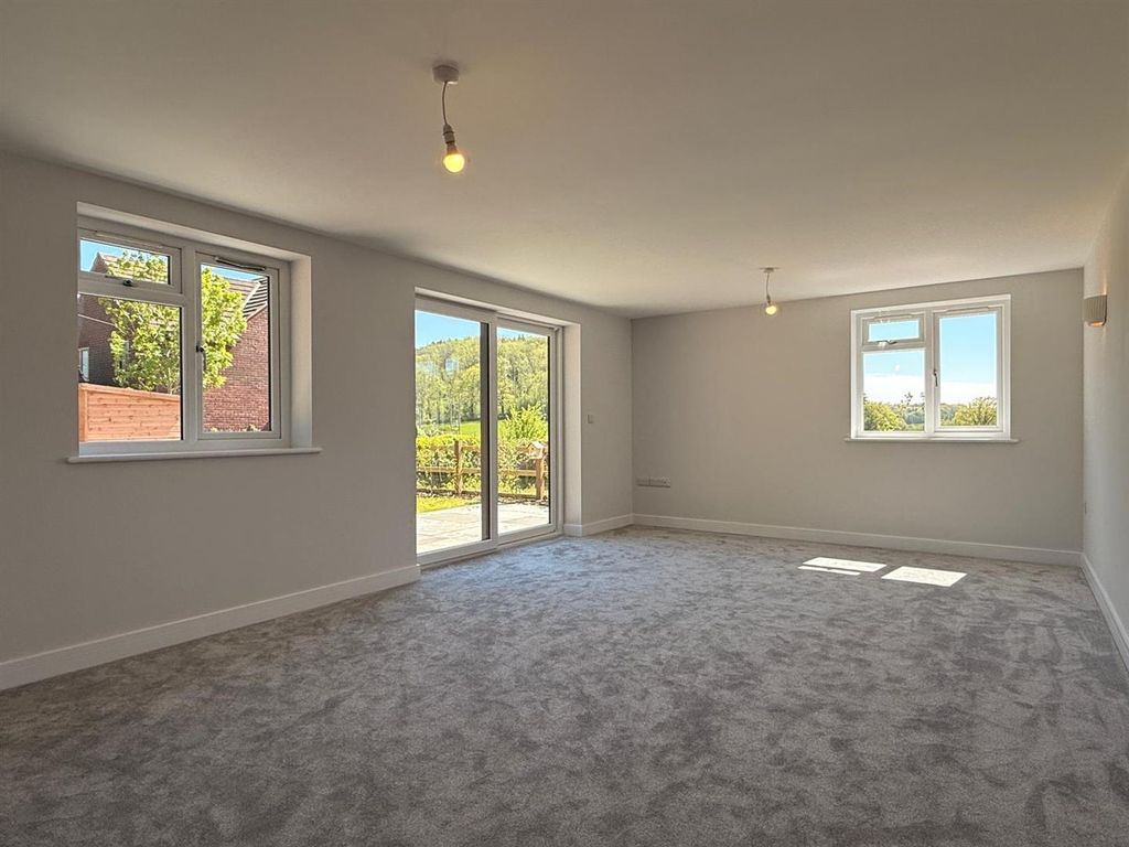 Property photo 3 of 26